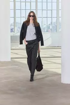 Свободные вощеные джинсы со средней талией ZARA, черный