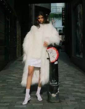 Связанный вручную очень пушистый джемпер свободного покроя с ресничками цвета слоновой кости Topshop