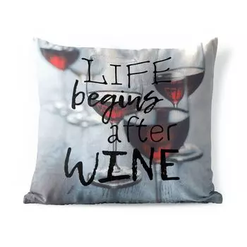 [T] Подушка для улицы MuchoWow - цитата о вине «Жизнь начинается после вина» с бокалами для вина на заднем плане - 50x50 см - защита от атмосферных воздействий - подушка для отдыха - чехол на подушку - хлопчатобумажная ткань - декоративные чехлы...