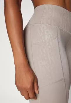 Тайтсы HIGH WAIST 7/8 PRINTED FITNESS WITH POCKETS DKNY, серый