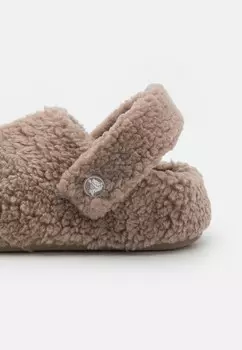 Тапочки CLASSIC COZZZY UNISEX Crocs, светло-коричневый