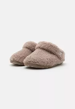 Тапочки CLASSIC COZZZY UNISEX Crocs, светло-коричневый