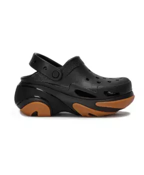 Тапочки на высокой подошве и контрастными деталями. Crocs, черный