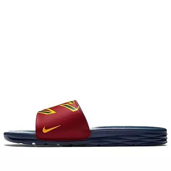 Тапочки nba x benassi 'cavaliers' Nike, красный