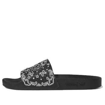 Тапочки shmoofoil slides 'bandana' Adidas, черный