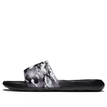 Тапочки victori one printed slide 'camo - black grey' Nike, черный