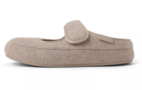 Тапочки женские Charles&Keith