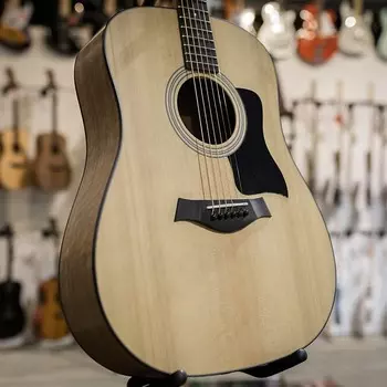Taylor 110e Dreadnought с сумкой для переноски
