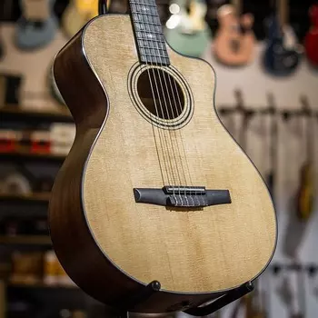 Taylor 312ce-N 12-Fret Nylon Grand Concert Acoustic/Electric с жестким футляром
