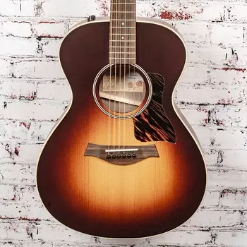 Taylor AD12e-SB American Dream Acoustic Electric 6-String - Верхняя дека из ситхинской ели - Нижняя дека и обечайка из орехового дерева - AeroCase AD12e-SB 6-String - Sitka Spruce Top - Back and Sides - AeroCase