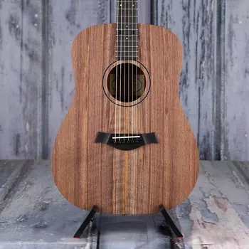 Taylor BBT Big Baby Taylor Walnut, Натуральный BBT Big Baby Walnut,