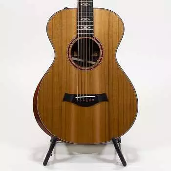 Taylor Custom #24 GC 12-Fret - Верхняя дека из красного кедра в стиле вестерн, нижняя дека и обечайки из индийского палисандра CUSTOMGC24
