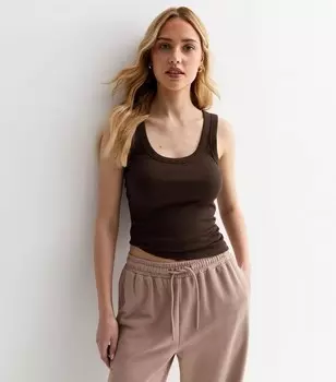 Темно-коричневый топ в рубчик с овальным вырезом New Look, темно-коричневый