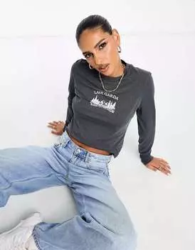 Темно-серая детская футболка с длинными рукавами и рисунком озера Гарда ASOS