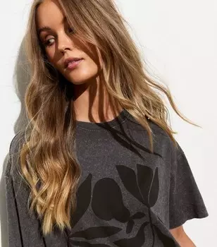 Темно-серая хлопковая футболка оверсайз с цветочным принтом New Look, темно-серый