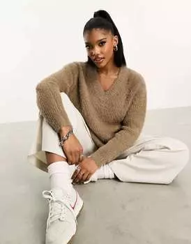 Темно-серый пушистый джемпер оверсайз с v-образным вырезом Threadbare Ivy