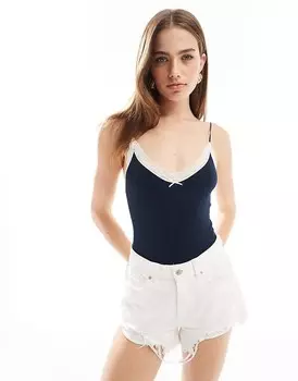 Темно-синее боди Stradivarius – с кружевной отделкой