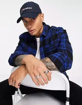 Темно-синяя кепка с логотипом Berghaus