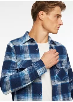 Темно-синяя мужская рубашка в клетку с воротником на пуговицах People By Fabrika