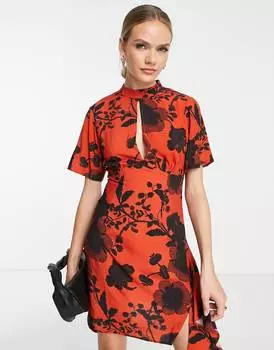 Темное платье мини с вырезом на щиколотке и цветочным принтом ASOS DESIGN