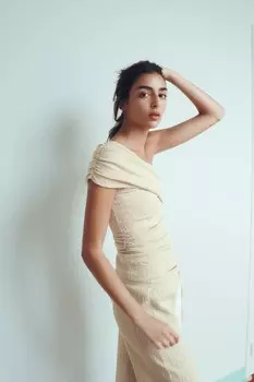 Текстурированный асимметричный топ ZARA, бежевый