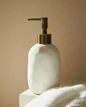 Текстурированный керамический дозатор мыла для ванной комнаты Zara Home, белый