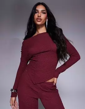 Текстурированный топ с открытыми плечами и асимметричным подолом от ASOS DESIGN бордового цвета