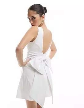 TFNC Bridal структурированное мини-платье из бенгалина с бантом на спине белого цвета