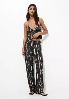 Тканевые брюки FLOWING DYE PULL&BEAR, черный