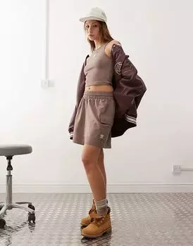 Тканые шорты-карго Essentials с высокой талией коричневого цвета adidas Originals