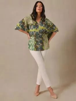 Тканый топ Live Unlimited Green с принтом летучая мышь и V-образным вырезом, зеленый