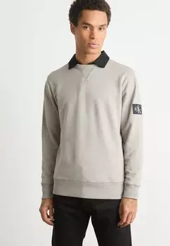 Толстовка BADGE CREW NECK Calvin Klein Jeans, серо-коричневый