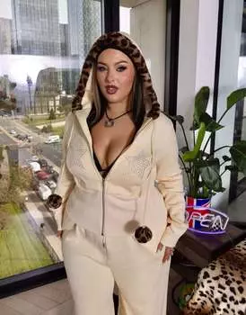 Толстовка из искусственного меха Labelrail x Holly Marston цвета слоновой кости со звездами и помпонами