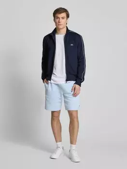 Толстовка с этикеткой Lacoste