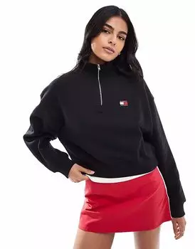 Tommy Jeans укороченный свитер с 1/4 молнией и нашивкой в черном цвете