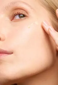 Тональный крем Dream Radiant Liquid Make-Up Maybelline New York, цвет 3 true ivory