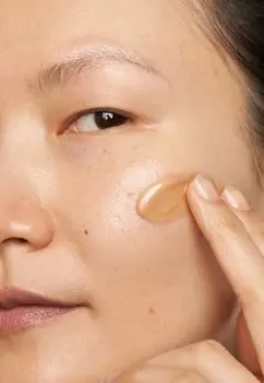 Тональный крем Strobe Dewy Skin Tint MAC, цвет medium 2