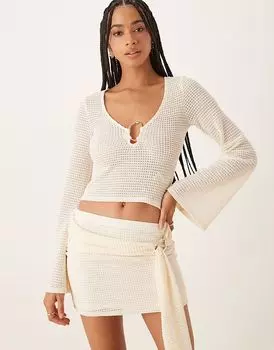 Топ ASOS DESIGN кремового цвета с текстурированным V-образным вырезом, расклешенными рукавами и золотой отделкой