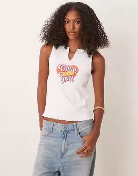 Топ ASOS DESIGN в рубчик с принтом «Olive You» белого цвета