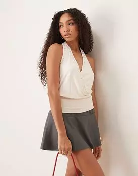 Топ без рукавов с заклепками и запахом спереди цвета экрю от ASOS DESIGN