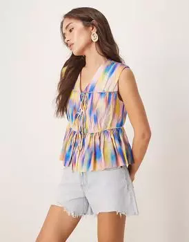 Топ без рукавов YAS с завязками спереди и разноцветным принтом в виде пятен