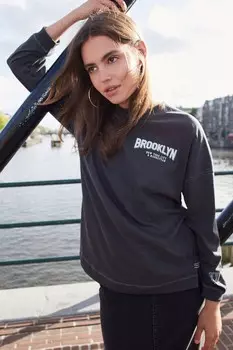 Топ Brooklyn New York City с длинными рукавами и графикой на спине Next, серый