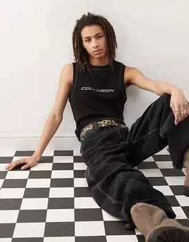 Топ COLLUSION черного цвета с металлическим логотипом