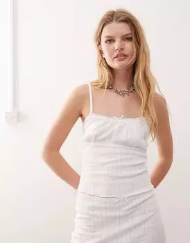 Топ COLLUSION Pointelle Cami в белом цвете