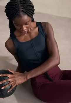 Топ CREASE SLEEVELESS CROP Casall, черный