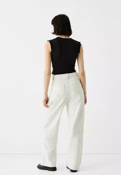 Топ Embroidered Sleeveless Bershka, черный