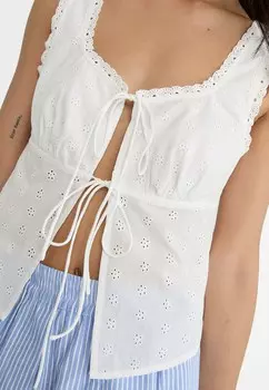 Топ EMBROIDERED Stradivarius, белый