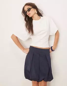 Топ Gina Tricot с короткими рукавами и скульптурным швом в цвете «кремовый»