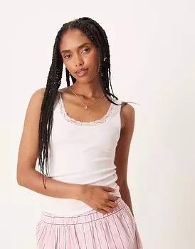 Топ Gina Tricot с кружевными вставками нежно-розового цвета