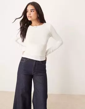 Топ Gina Tricot Soft Touch облегающего кроя с длинными рукавами и круглым вырезом белого цвета